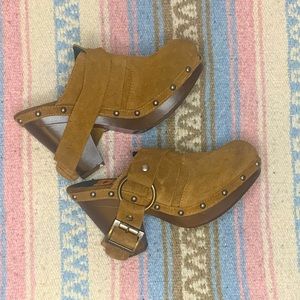 Brand new never worn Rocket Dog heeled clogs